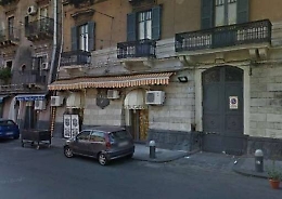 Catania, tavoli su marciapiede Ristoratore aggredisce poliziotti