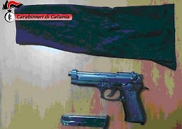 Catania, tentano rapina ma vengono bloccati dai Cc