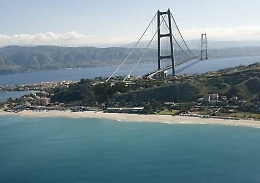 Delrio: «Il Ponte non è una priorità ma Governo potrebbe rivalutare progetto»