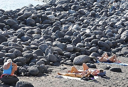 E col &ldquo;clima pazzo&rdquo; a Catania c&rsquo;&egrave; chi prende la tintarella di novembre