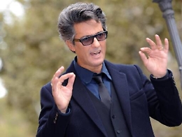 I tweet di Fiorello: il ricordo di Mike e gli auguri a Camilleri