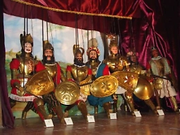 Il teatro non ha pubblico vanno all’asta 150 pupi