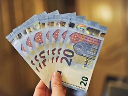 In arrivo la nuova banconota da 20 euro Bce: «Difficile da falsificare»