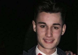 L’auto sbanda in galleria Muore 19enne di Barcellona