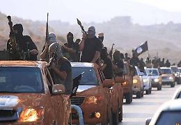Libia in mano all’Isis, italiani in fuga Il primo gruppo rimpatriato in Sicilia