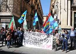 Mercatone Uno, la protesta dei lavoratori a Catania e Palermo