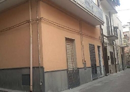 Notte da “Arancia meccanica” per una 81enne ad Adrano