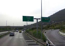 Palermo, corse clandestine con gli scooter in autostrada