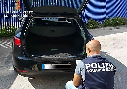 Prendeva auto a noleggio per poi rivenderle a Malta