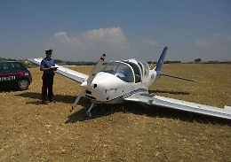Ragusa, atterraggio d’emergenza in un campo per ultraleggero