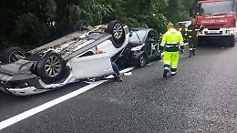 Riposto, sulla A 18: auto si ribalta e interviene elisoccorso