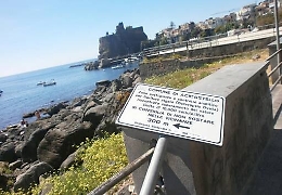 Riviera dei Ciclopi, mare “vietato” e il collettore fognario resta un miraggio