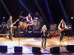 Tutti sul palco per Patti Smith: la &ldquo;sciamana del rock&rdquo; incanta Zafferana