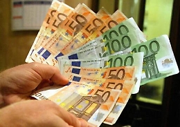 Valdina: Turista perde 23mila euro Insegnante disoccupata li trova e li restituisce