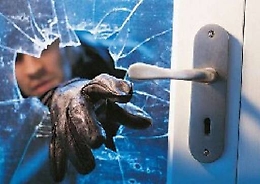 Due ladri d'appartamento bloccati a Vittoria, un terzo riesce a fuggire