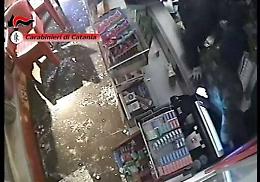 Zafferana, furto con spaccata sventato dai carabinieri: 3 arresti