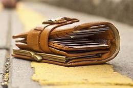 Rubò portafogli con finti tesserini delle Forze dell'Ordine, condannato a 3 anni e 7 mesi