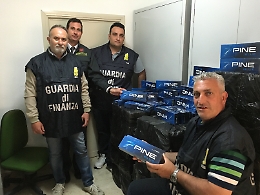 Trapani, trasporta 150 kg sigarette contrabbando, arrestato tunisino