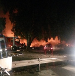 Catania, incendio al campo rom
Salvata donna incinta, cc intossicato