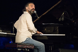 Applausi a Taormina per il viaggio di Stefano Bollani nella musica partenopea