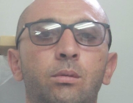 Catania: teneva in casa una pistola e una barba finta, arrestato