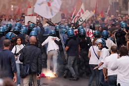 Protesta contro Renzi a Catania: la Polizia carica i manifestanti