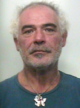 Biancavilla, coltellate e bastonate al proprietario del fondo che ha invaso