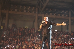 I fan scatenati al concerto dei Mod&agrave; ad Acireale