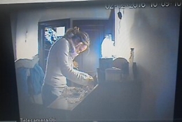 Gravina, faceva le pulizie e rubava i preziosi: incastrata da una telecamera nascosta