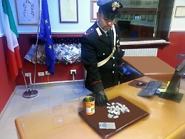 Messina, nascondeva la droga nel barattolo del latte in polvere per neonati: arrestata