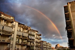 Caldo fuori stagione: massime fino a 25°C, ma mercoledì rischio ciclone su Sicilia e Sardegna