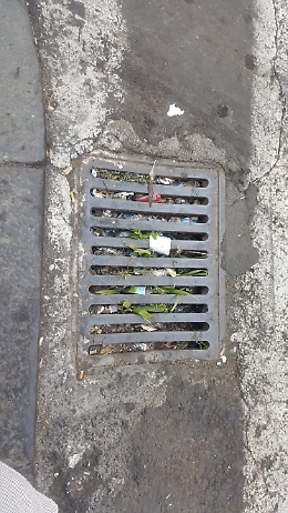 Catania, Via Caronda angolo Via Monserrato: tombino ancora otturato