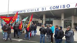 La protesta degli operai di Gela non si ferma Via al presidio all'aeroporto di Comiso