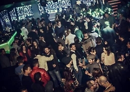 A capodanno blitz della polizia nel cinema trasformato in discoteca