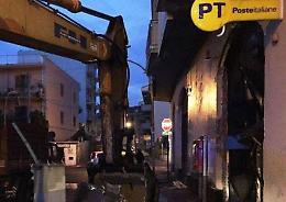 Acireale: sradicano il Postmat ma arrivano i carabinieri e fuggono