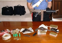 Catania, a Librino i Cc scoprono un arsenale tra la vegetazione