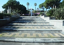 Ancora baby gang al Giardino Bellini: «Mia figlia e un amico picchiati da un branco»