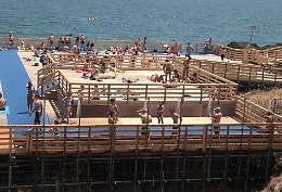 Catania, assalto ai solarium ancora chiusi