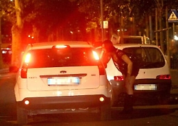 Catania, in scooter rapinano e investono trans: 4 arresti