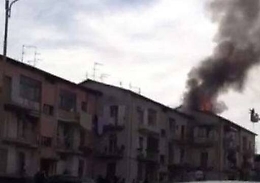 Catania, mansarda a fuoco nel popolare quartiere di Nesima