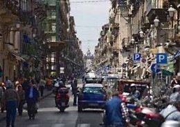 Catania, scippata turista tedesca Banditi le rompono anche un dito