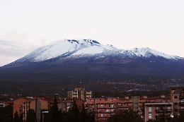 Maltempo, prima neve sull'Etna: ecco le foto