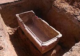 Gela, scoperte tre necropoli e sepolcri durante gli scavi per la nuova rete idrica