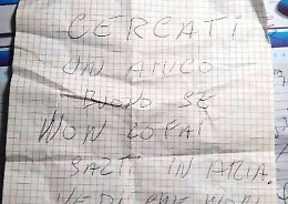 Giarre, pizzino davanti negozio ”Cercati amico o salti in aria”