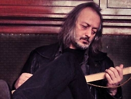 Il cantautore catanese Cesare Basile tra poesia, De André, Cash e Balistreri