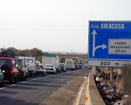 Incidente mortale nel Siracusano: traffico bloccato sulla statale 114