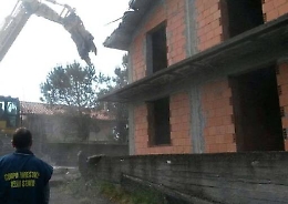 Parco dell’Etna, arrivano le ruspe: abbattuta una villetta abusiva