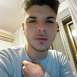 Quindicenne non torna a casa Gli appelli per ritrovarlo su Fb