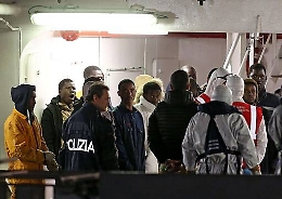 Strage di migranti, superstiti a Catania Procura ha fermato i due presunti scafisti