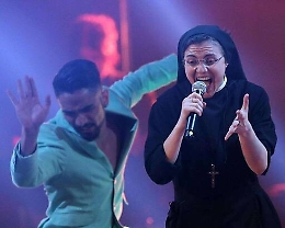 Suor Cristina e il fan innamorato arrestato per stalking